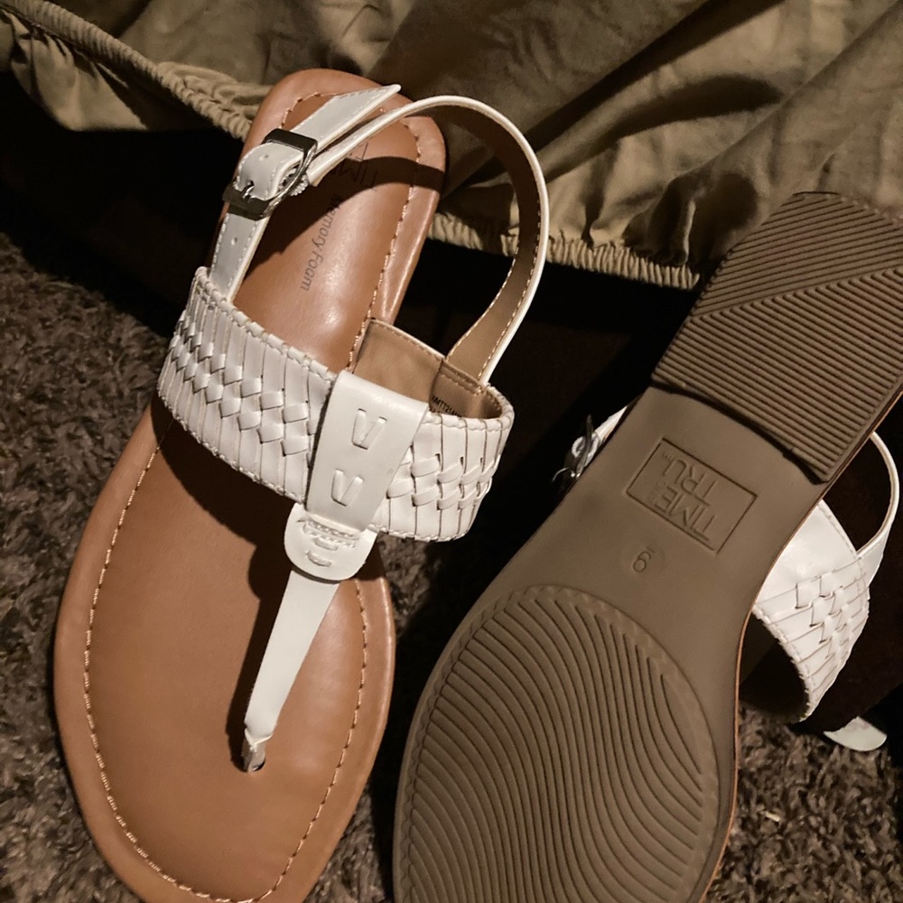 Sandals - Picture 3 of 4